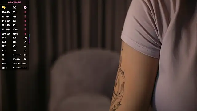 CarleeHake online show from 4, 12, 2025