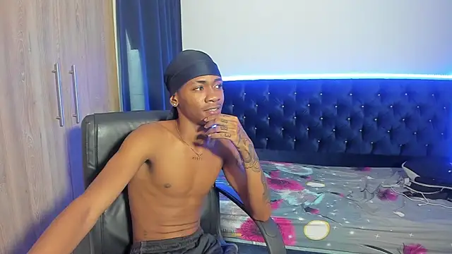 Snapshot of iteban_boy chatting on 19, 11, 2025 iteban boy online show from 19, 11, 2025