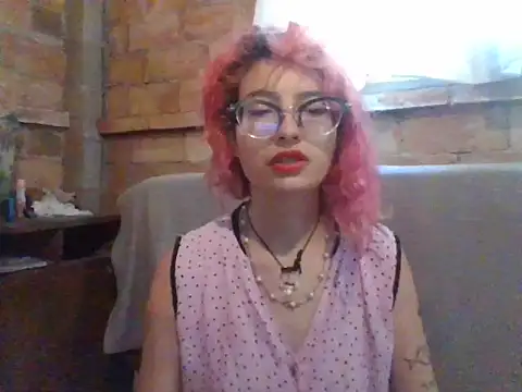 Snapshot of Madolina chatting on 19, 11, 2025 Madolina online show from 19, 11, 2025