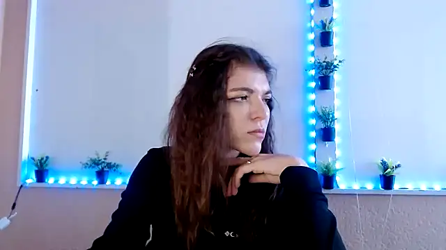 Snapshot of Sweeet_Emilyy chatting on 25, 11, 2025 Sweeet Emilyy online show from 25, 11, 2025