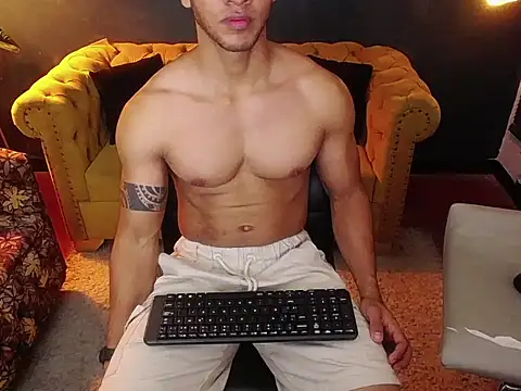 Snapshot of tayler_luke chatting on 4, 12, 2025 tayler luke online show from 4, 12, 2025