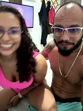 Snapshot of CasalBris4 chatting on 17, 12, 2025 CasalBris4 online show from 17, 12, 2025