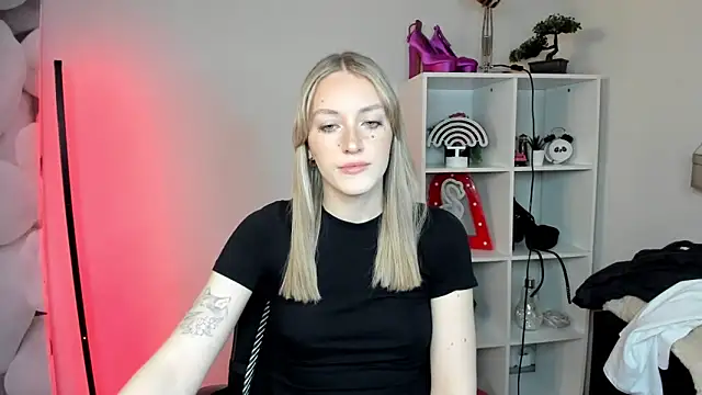 EvelynBlond online show from 3, 2, 2026