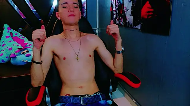 Snapshot of ErosWildBoy chatting on 4, 12, 2025 ErosWildBoy online show from 4, 12, 2025