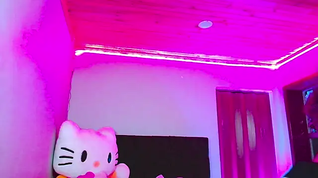 Snapshot of _MileyBerry chatting on 14, 2, 2026 MileyBerry online show from 14, 2, 2026