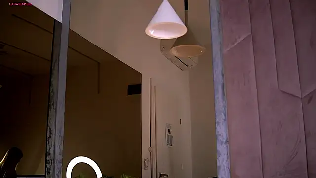 Emily Voss online show from 3, 2, 2026