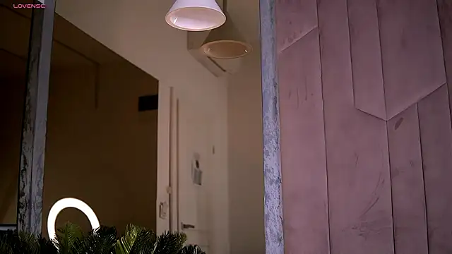 Emily Voss online show from 3, 2, 2026