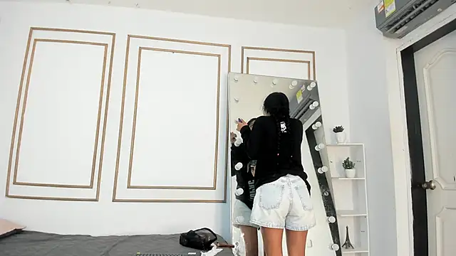 daviana hill online show from 1, 2, 2026