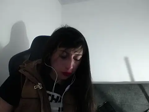 Snapshot of luisa_homes chatting on 18, 12, 2025 luisa homes online show from 18, 12, 2025