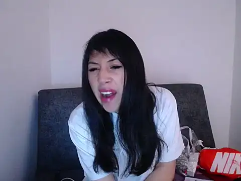 Snapshot of luisa_homes chatting on 5, 1, 2026 luisa homes online show from 5, 1, 2026