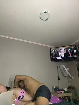 Snapshot of esquinadelmorbo chatting on 3, 12, 2025 esquinadelmorbo online show from 3, 12, 2025