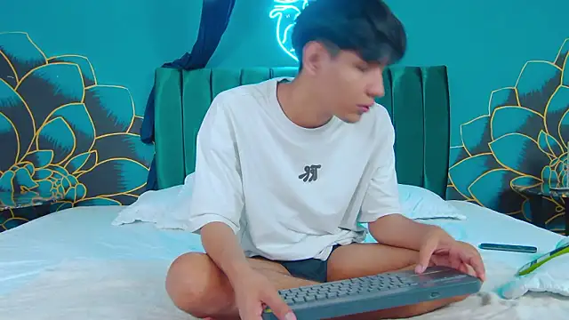 Liam Sinclair online show from 4, 2, 2026