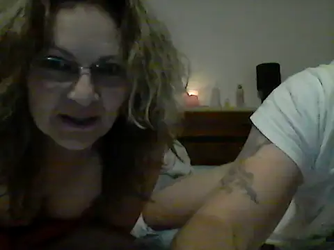 Snapshot of Twonix chatting on 21, 11, 2025 Twonix online show from 21, 11, 2025