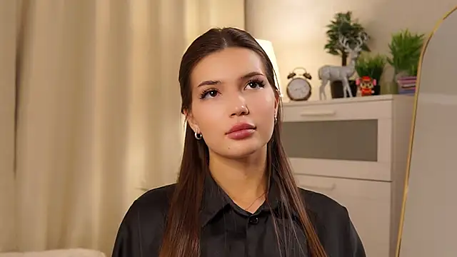 Snapshot of MiriamFeavel chatting on 23, 11, 2025 MiriamFeavel online show from 23, 11, 2025