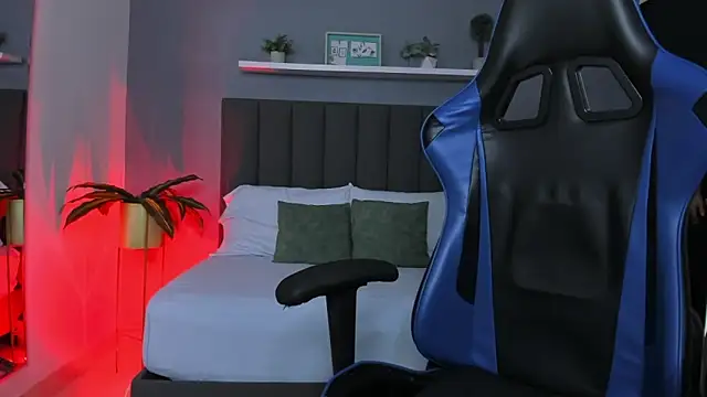 lindaa natashaa  online show from 2, 12, 2025