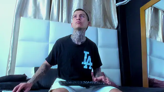 Andrew sanders68 online show from 4, 2, 2026