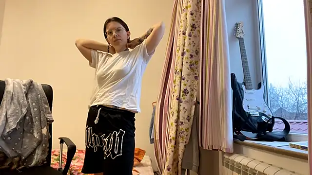 Snapshot of FiorettaFen chatting on 23, 11, 2025 FiorettaFen online show from 23, 11, 2025