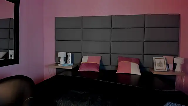 DAKOTA SAKURA online show from 1, 2, 2026