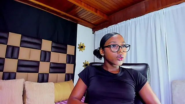 Snapshot of MelodyBrooks chatting on 25, 11, 2025 MelodyBrooks online show from 25, 11, 2025