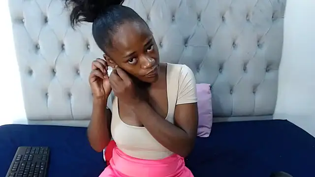 SexyAdelexx online show from 4, 2, 2026