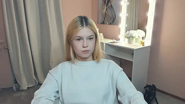 CleoraSlyter online show from 24, 11, 2025