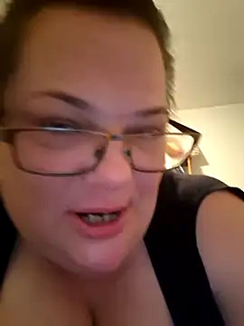 Snapshot of Tasmine chatting on 24, 11, 2025 Tasmine online show from 24, 11, 2025