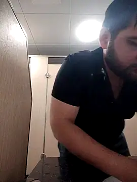 Snapshot of Koma001 chatting on 28, 11, 2025 Koma001 online show from 28, 11, 2025