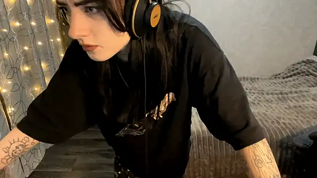 Meowluly online show from 17, 12, 2025