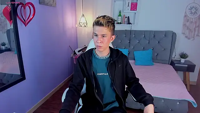 Juaan Diick online show from 4, 3, 2026