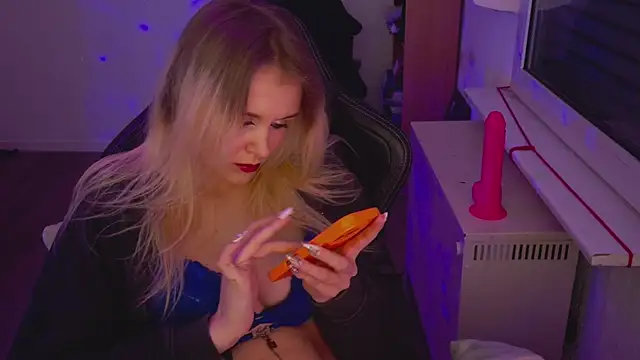 OfflineLizzy online show from 4, 4, 2026