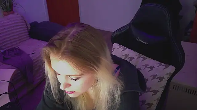 OfflineLizzy online show from 5, 4, 2026