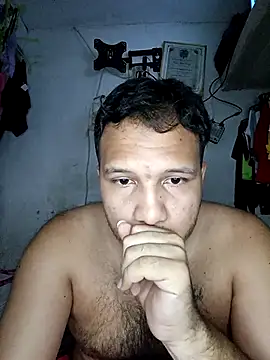 Snapshot of arnoldtu chatting on 23, 11, 2025 arnoldtu online show from 23, 11, 2025