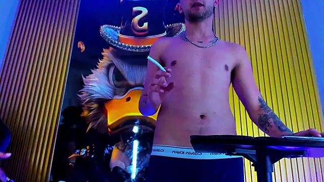 Snapshot of Thegolden_boys chatting on 24, 11, 2025 Thegolden boys online show from 24, 11, 2025