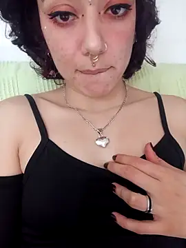 lunazapata03 online show from 24, 11, 2025