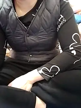 HanniZii online show from 15, 12, 2025