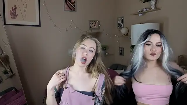 MoonMikasa online show from 25, 11, 2025