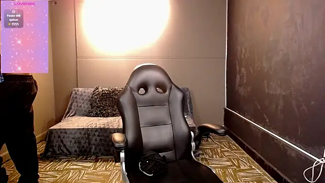 Snapshot of LiamVibes212 chatting on 4, 12, 2025 LiamVibes212 online show from 4, 12, 2025