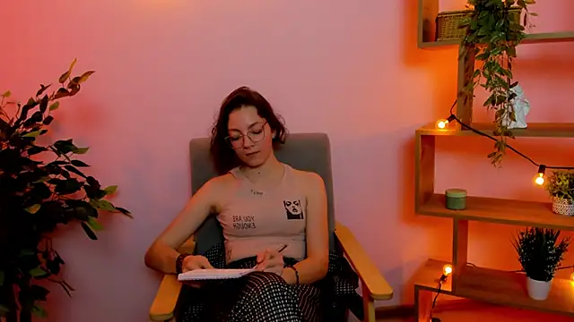 Snapshot of DaynaYarde chatting on 25, 11, 2025 DaynaYarde online show from 25, 11, 2025