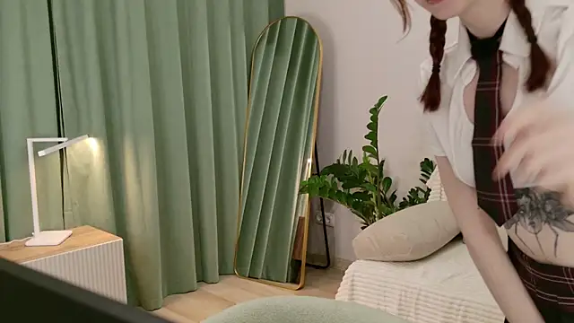 Snapshot of eva_aria chatting on 4, 12, 2025 eva aria online show from 4, 12, 2025