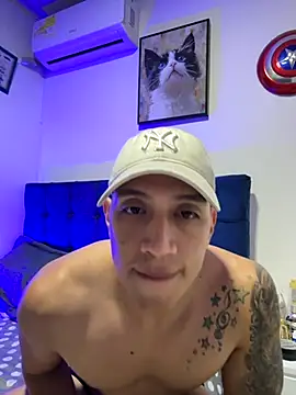 Snapshot of OliverWest04 chatting on 25, 11, 2025 OliverWest04 online show from 25, 11, 2025