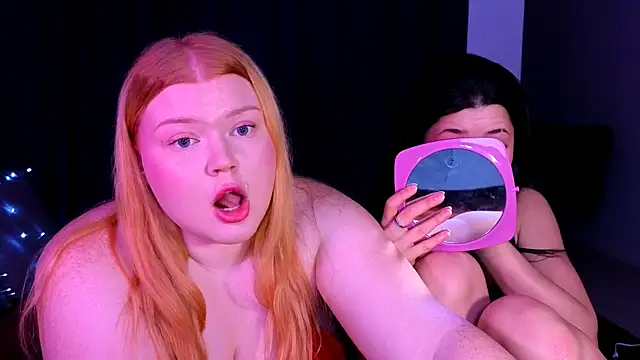 Snapshot of RedMidnight chatting on 9, 3, 2026 RedMidnight online show from 9, 3, 2026