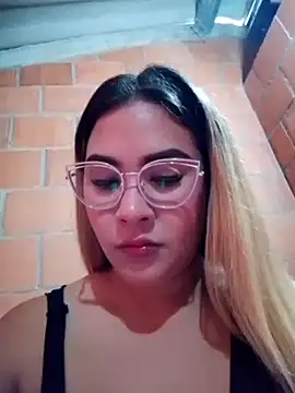 Snapshot of Zoe_Glow chatting on 26, 11, 2025 Zoe Glow online show from 26, 11, 2025