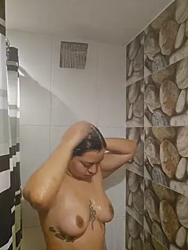 Snapshot of melany-_- chatting on 25, 11, 2025 melany- - online show from 25, 11, 2025