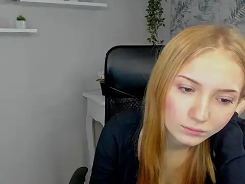 Snapshot of Chloeblonde18 chatting on 26, 11, 2025 Chloeblonde18 online show from 26, 11, 2025