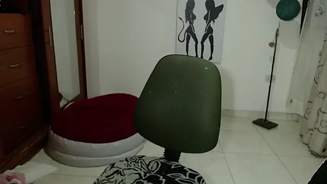 vivian-milf online show from 20, 3, 2026