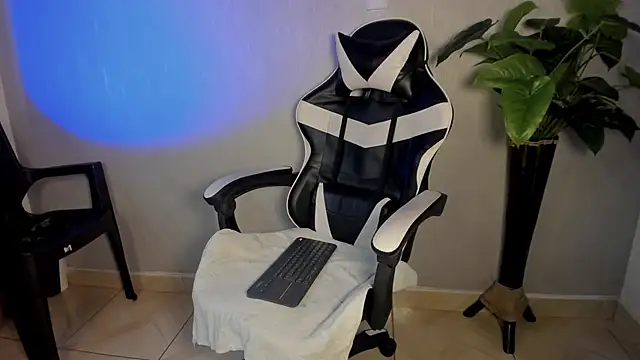 Brand Collins online show from 13, 12, 2025