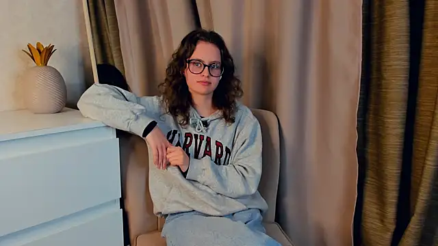 Snapshot of KarissaKnapp chatting on 26, 11, 2025 KarissaKnapp online show from 26, 11, 2025