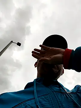 Fuegosutil online show from 4, 12, 2025