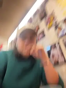 Laurabuu  online show from 3, 12, 2025