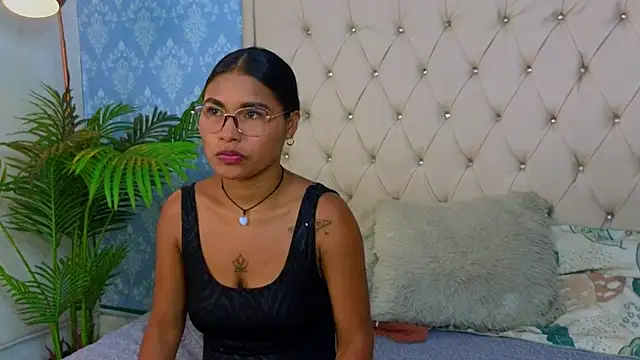 Miaa Collinss online show from 28, 11, 2025